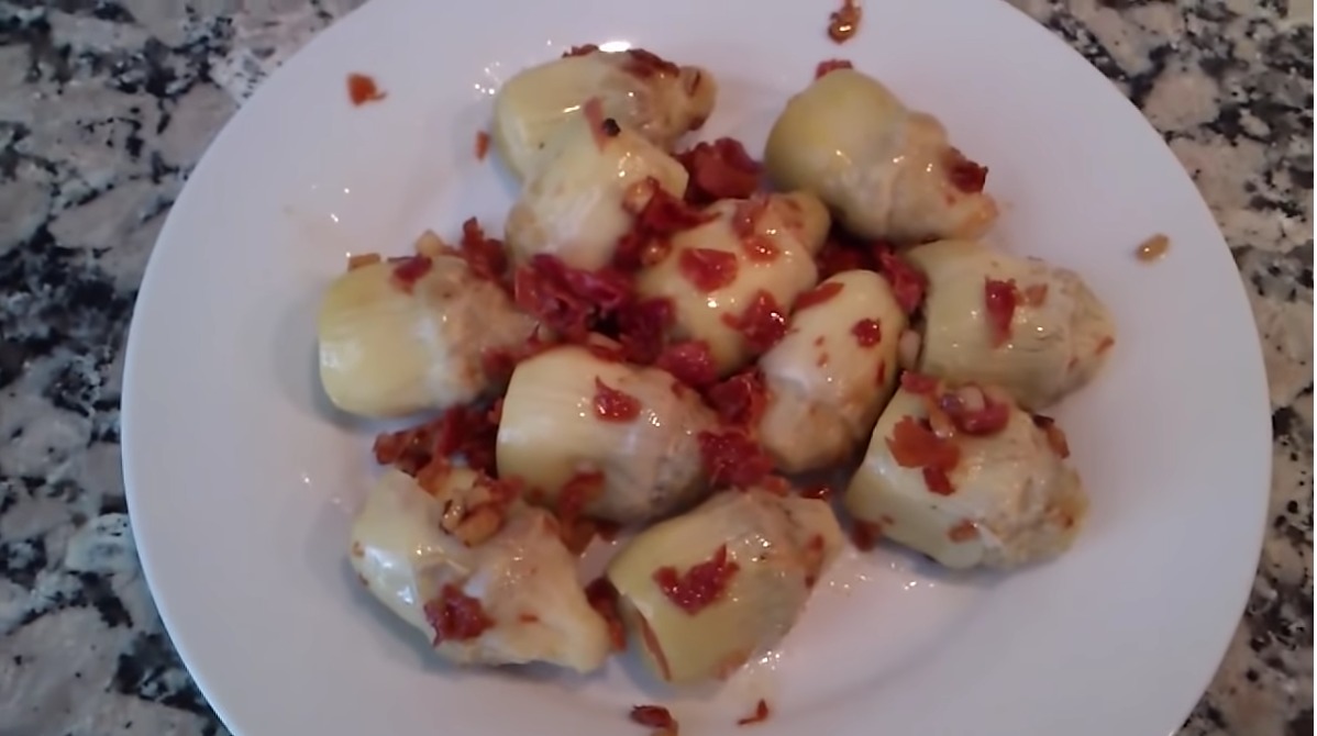 Alcachofas con jamón y huevos revueltos con jamón